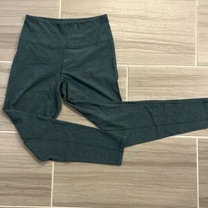 Lululemon Tights, size 8.
Dark Green, inseam: 28”